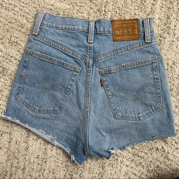 LEVIS | ribcage light wash denim shorts - Picture 2 of 5